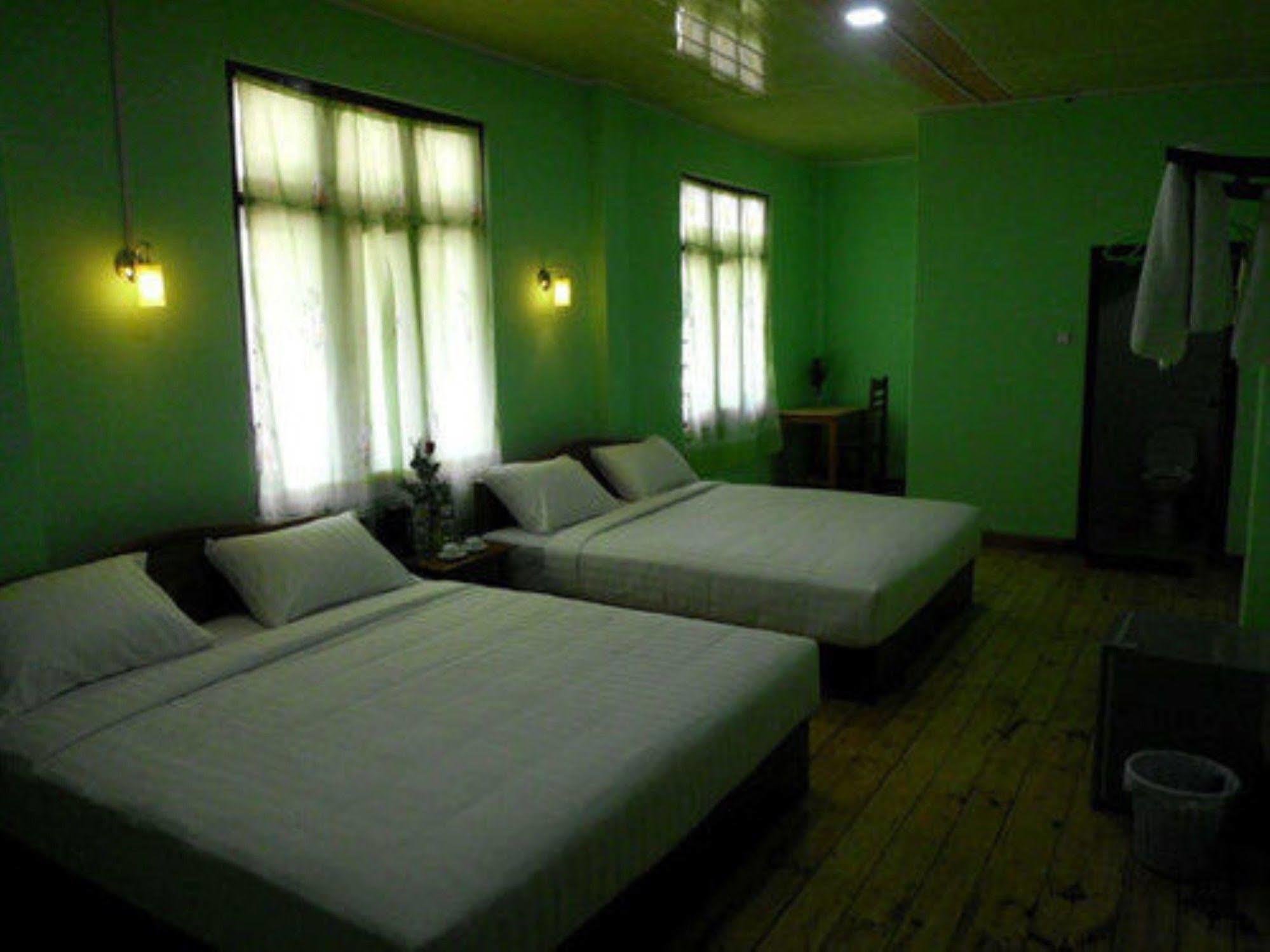 קלאו Railroad Hotel מראה חיצוני תמונה