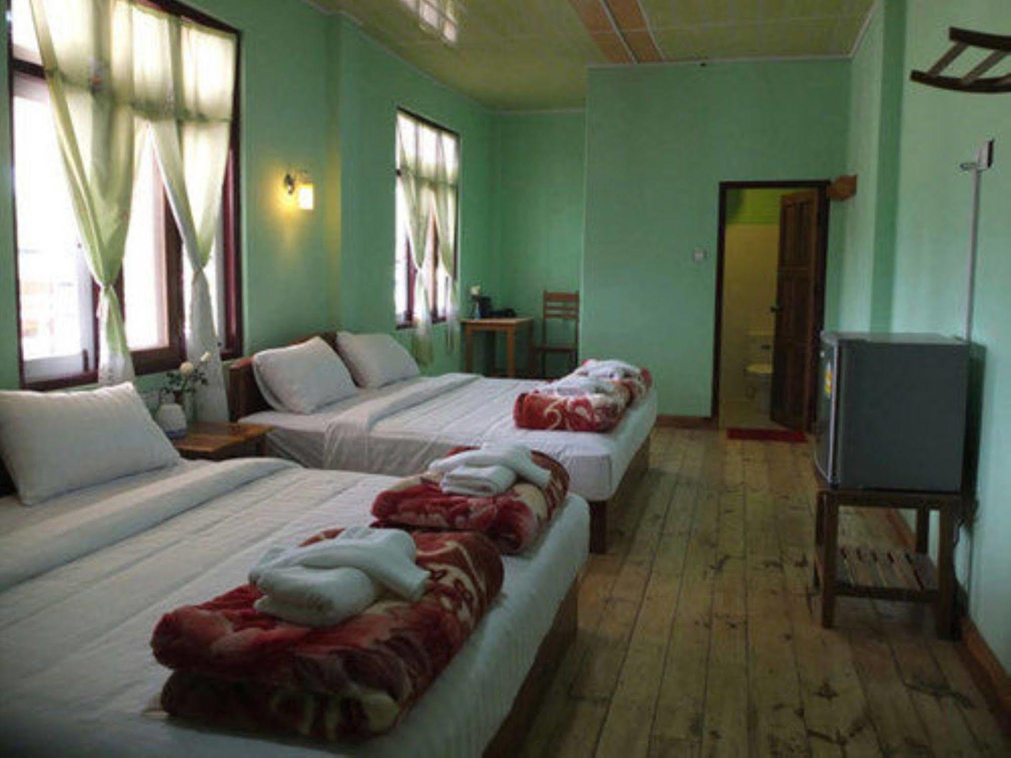 קלאו Railroad Hotel מראה חיצוני תמונה